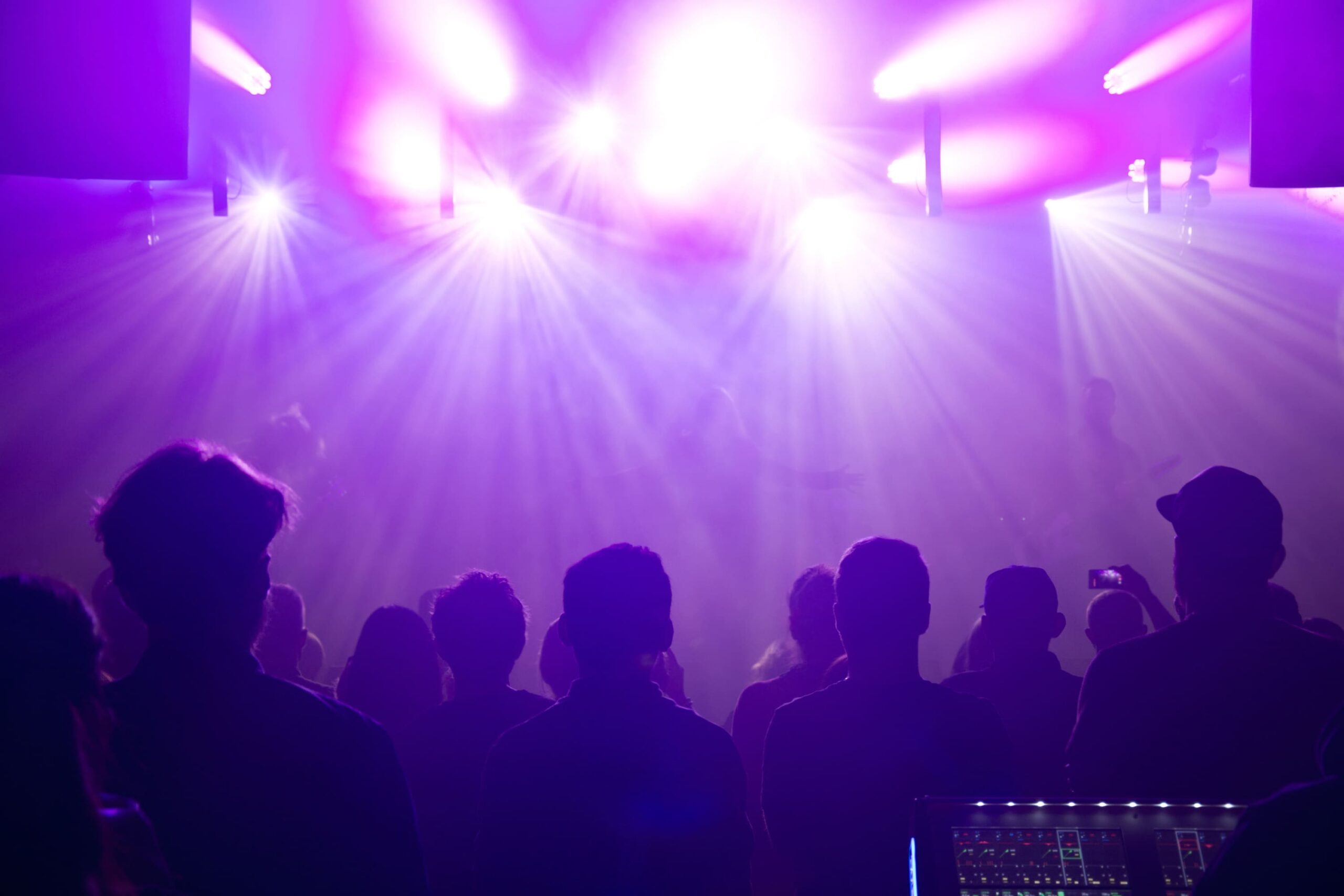 rock-band-silhouettes-stage-concert